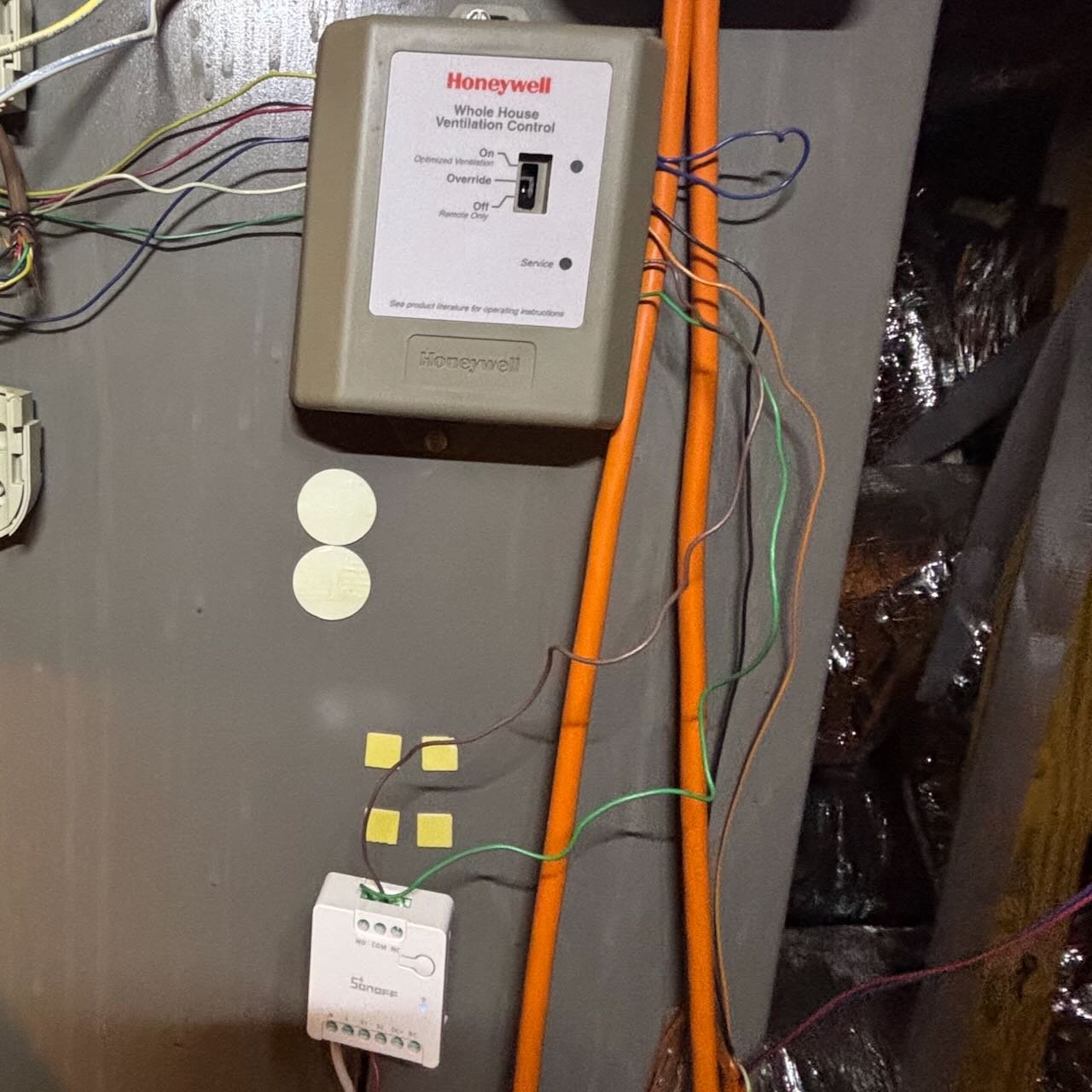SONOFF MINI-D wired to the Honeywell ventilation control